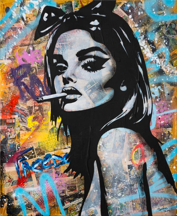 Œuvre street art mixed media de John Beckley intitulée She Was There, représentant une femme stylisée au pochoir sur fond de collage de comics et graffiti coloré