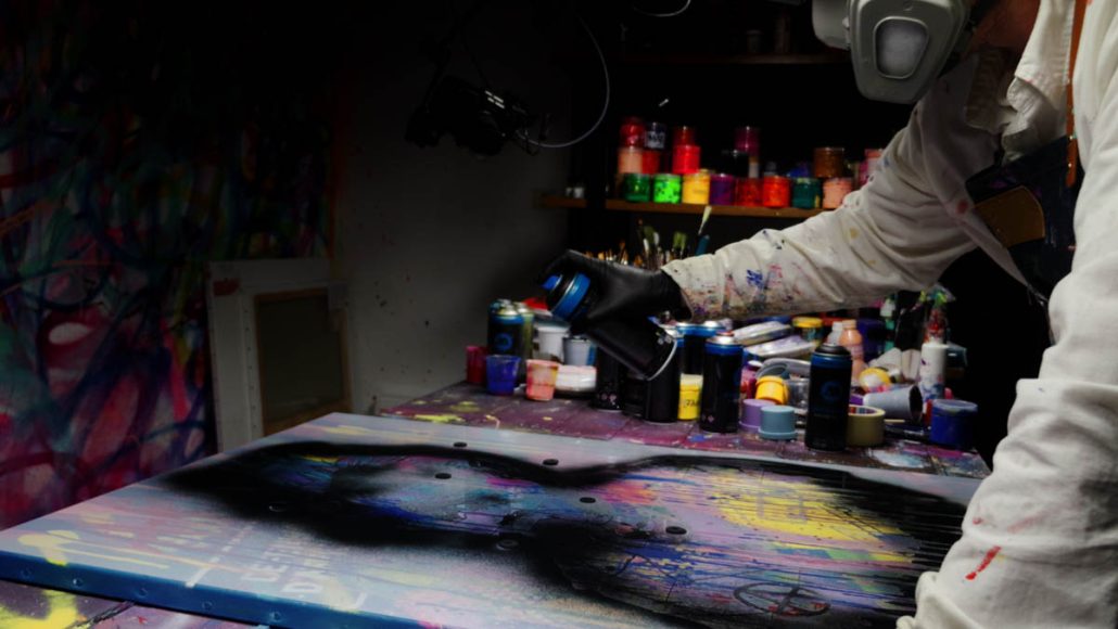 Kontur der Schablone Van Gogh Punk mit schwarzer Sprühfarbe auf Leinwand Street Art gemalt