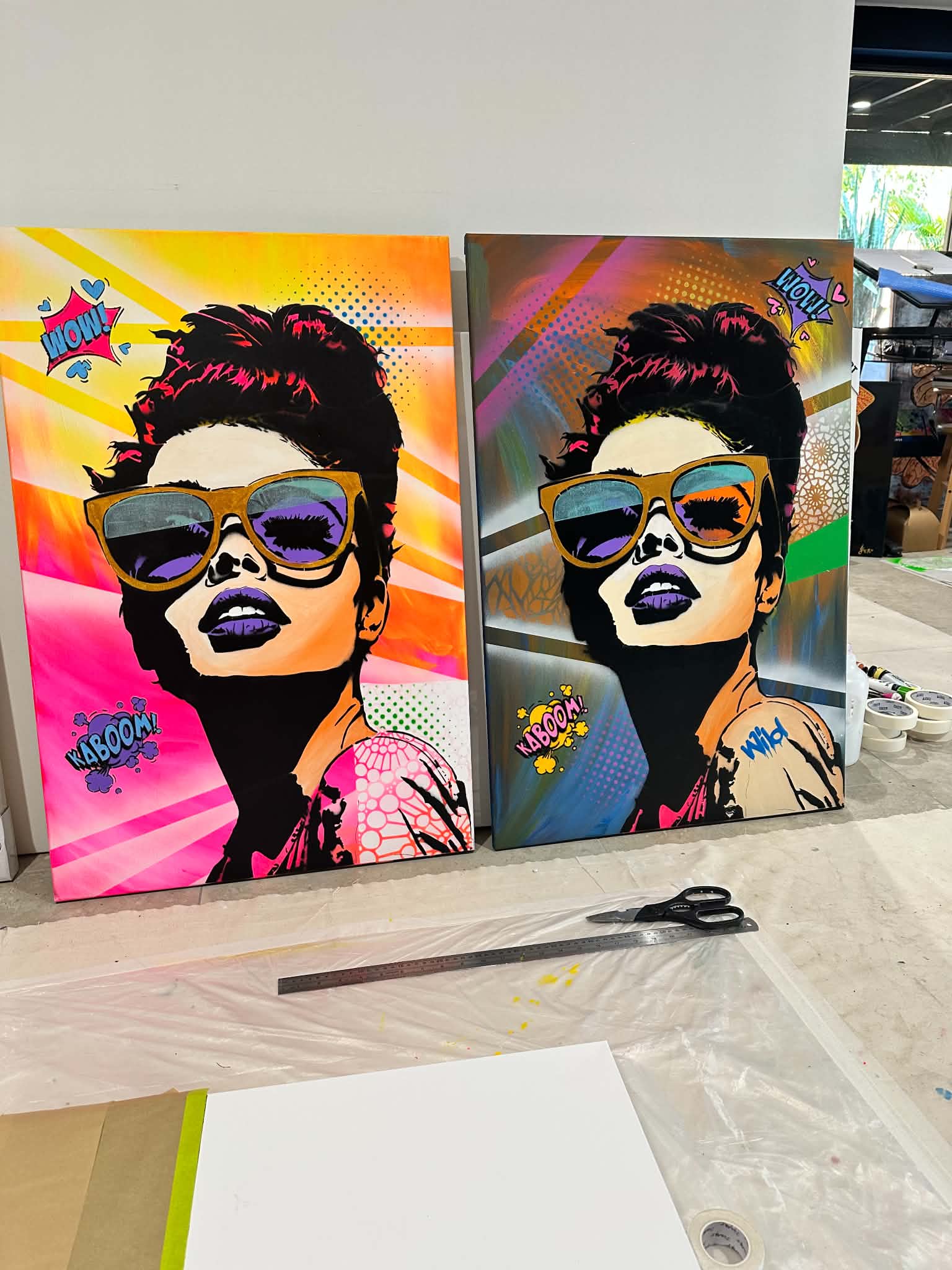Réalisations sur toiles d'une cliente avec notre pochoir Portrait Femme Lunettes & Chignon